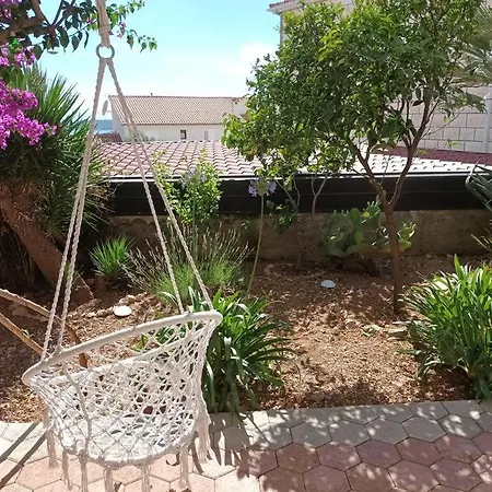 Ivana's Amazing + Bathroom And Free Parking Affittacamere *